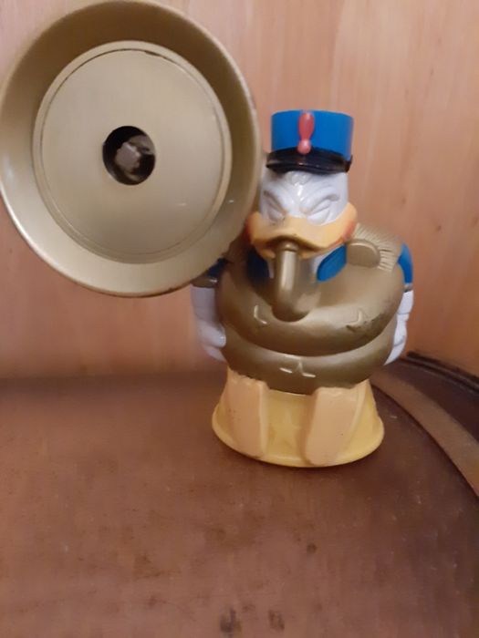 Donald Tuba, Disney, 2001