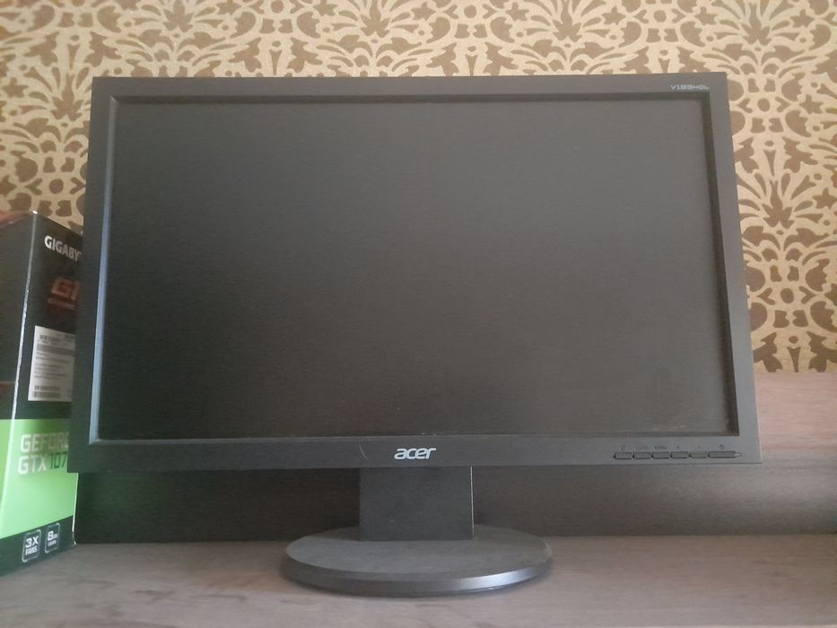 Рабочий ПК монитор ACER (маленький)