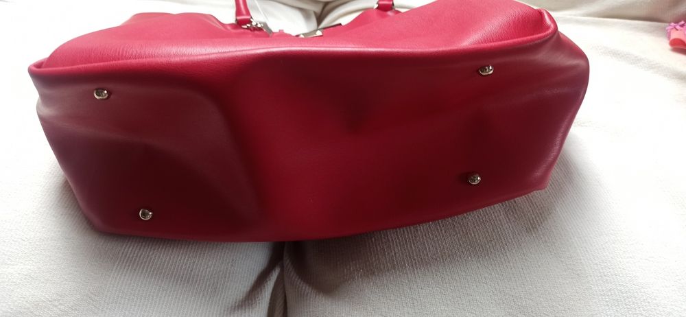 Guess czerwona torebka.