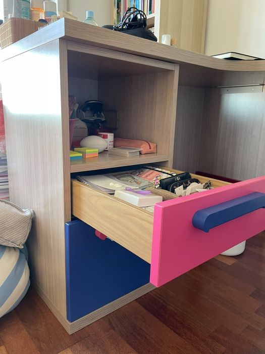 Quarto, secretária e cómoda