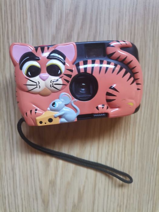 Câmera máquina fotográfica analógica antiga gato