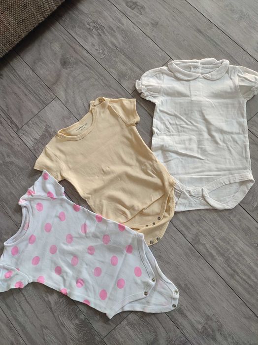 Zestaw trzech par body z krótkim rękawem 86cm