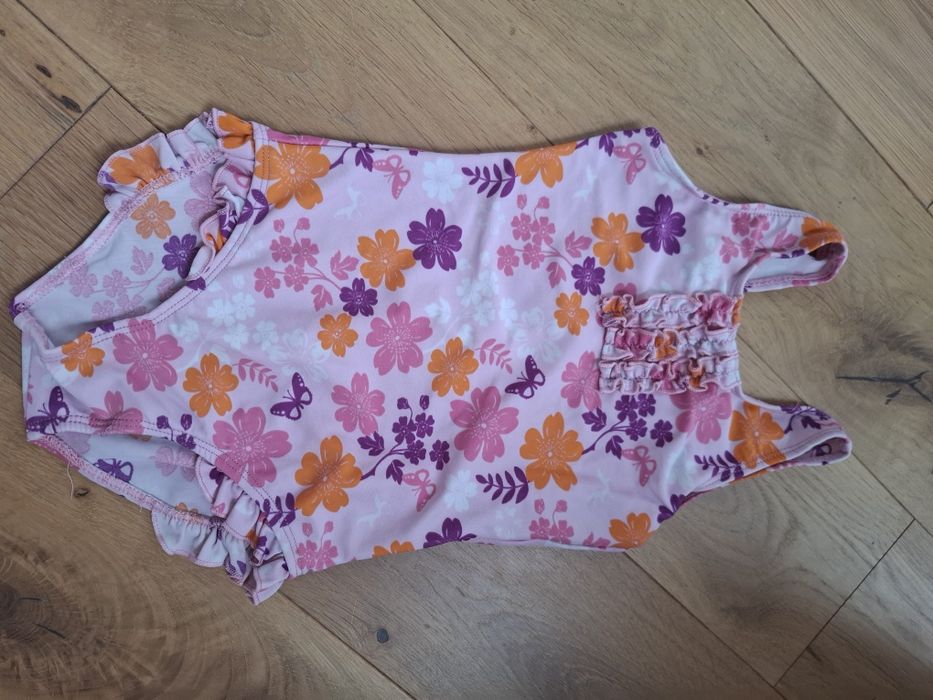 Dwa stroje kąpielowe 92