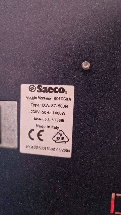 [VENDO - URGENTE] O "Combo Salvação": Máquina de Café Saeco + Snacks FAS (Moedeiros Incluídos)