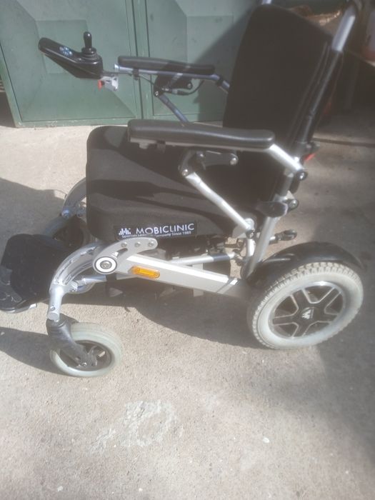 Cadeira de rodas elétrica Mobiclinic Troya com bateria suplente