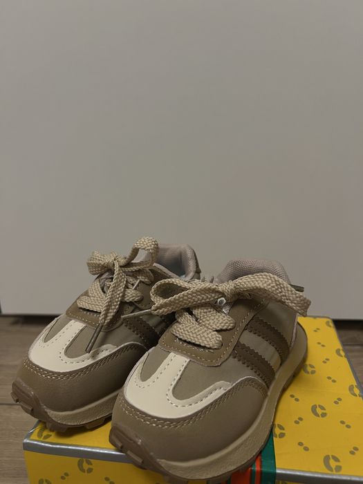 Кросівки для немовляти