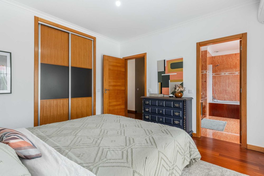 Moradia T3 com Jardim Privado e Garagem para 5 Carros em Esposende