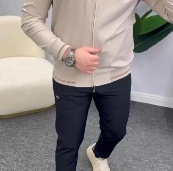 Armani S, M тонкий спортивний костюм соловічий