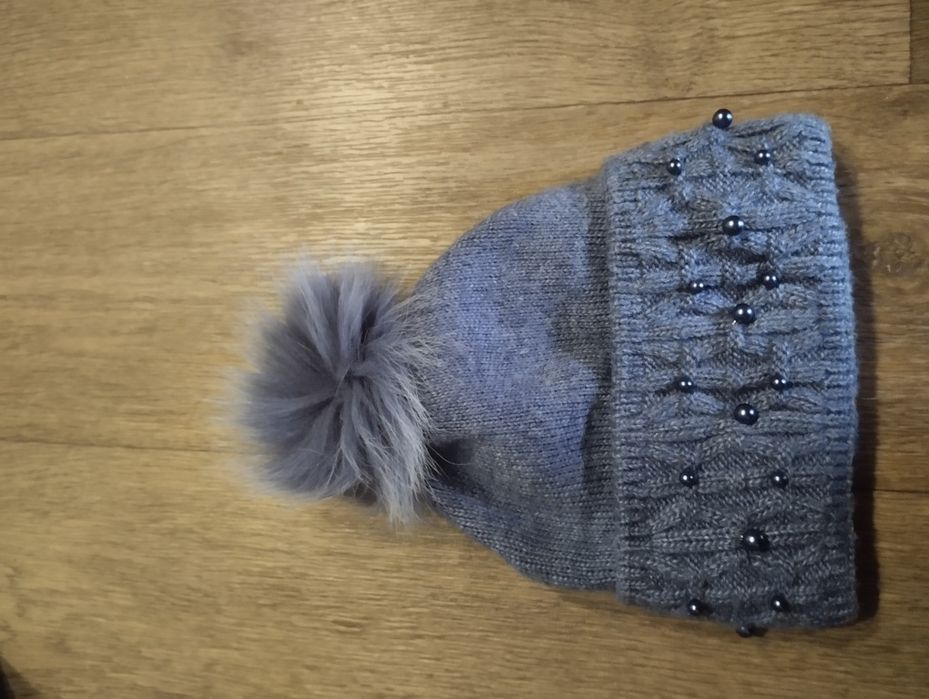 Шапка на дівчинку підлітка