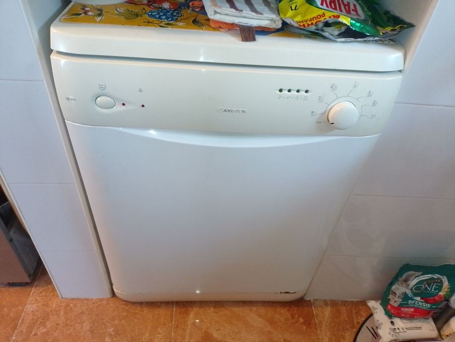 Máquina lava loiça ARISTON