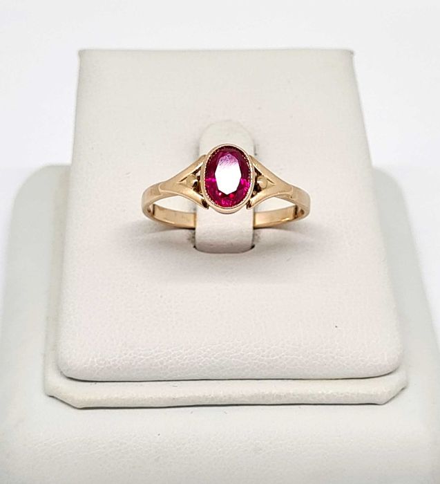 Piękny złoty pierścionek p.583