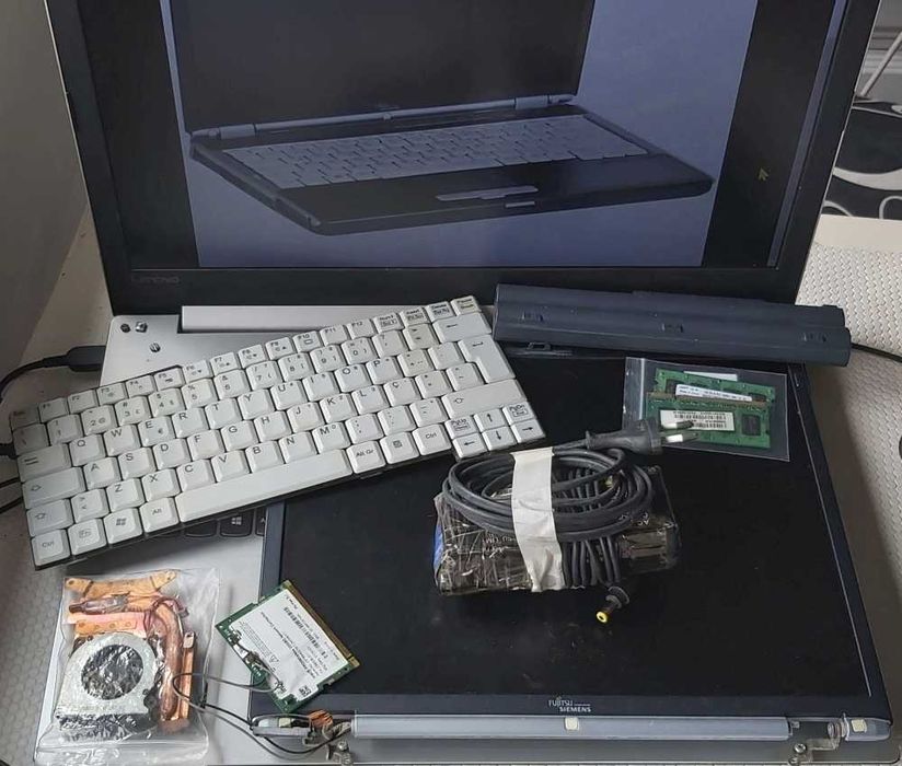 Fujitsu Siemens Lifebook S7020 - Parts: keyboard, monitor, battery...64729590137474120