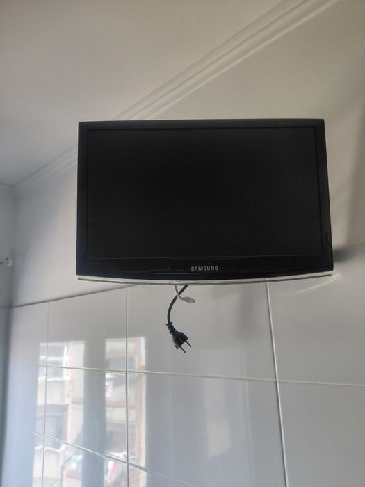 TV 20 polegadas Samsung com suporte