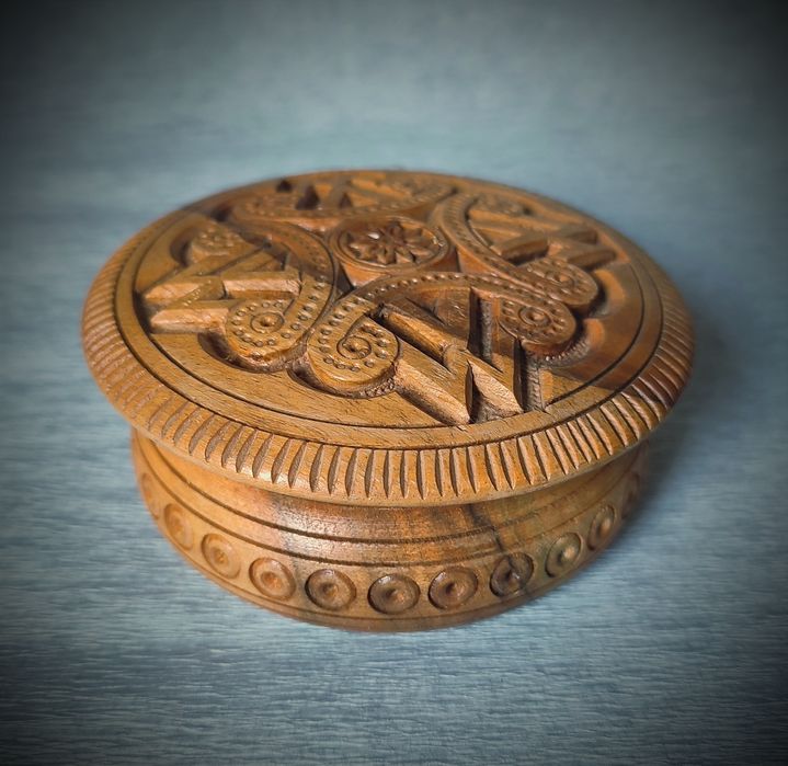 Скринька, шкатулка дерев'яна