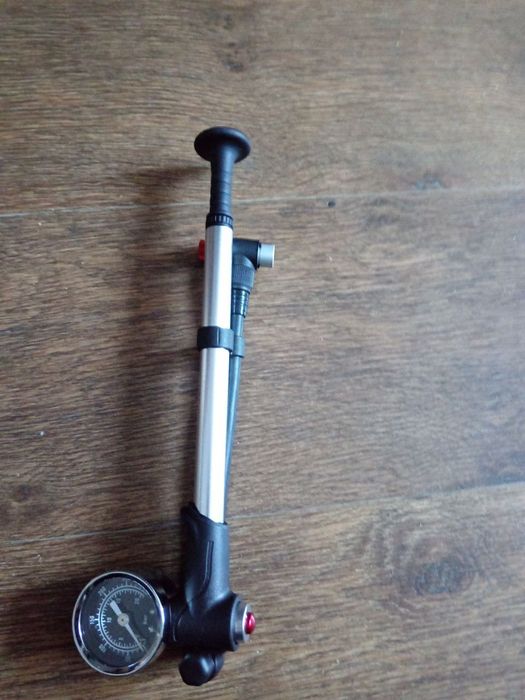 Насос высокого давления 300РSI для амортизаторів і колес