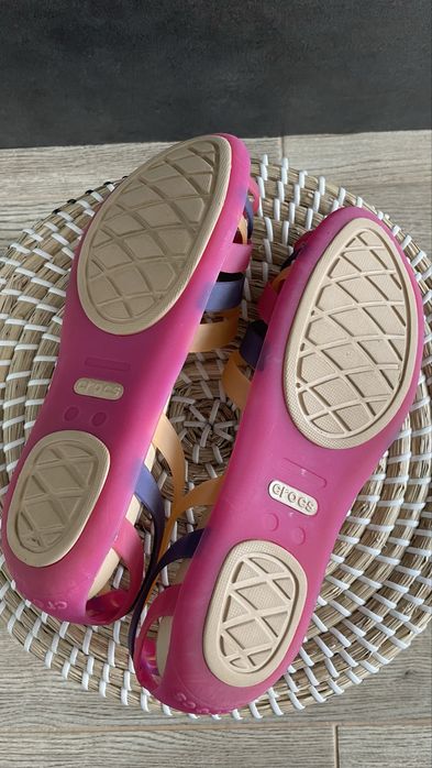 Crocs sandały Huarache Flat Vibrant Violet/Melon W9 39/40