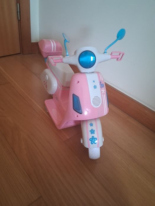 Moto  Nancy  rosa e branca