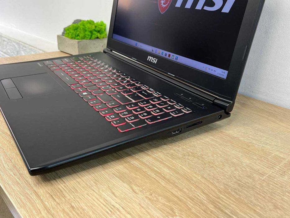 Ігровий ноутбук MSI GP62MVR 15.6` FullHD i7-7700HQ GTX1060 3GB 192Bit 16DDR4 SSD 512GB+1TB HDD Гарантія 3 Міс Магазин МСІ