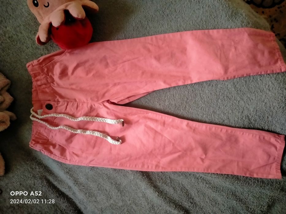 Штани на дівчинку