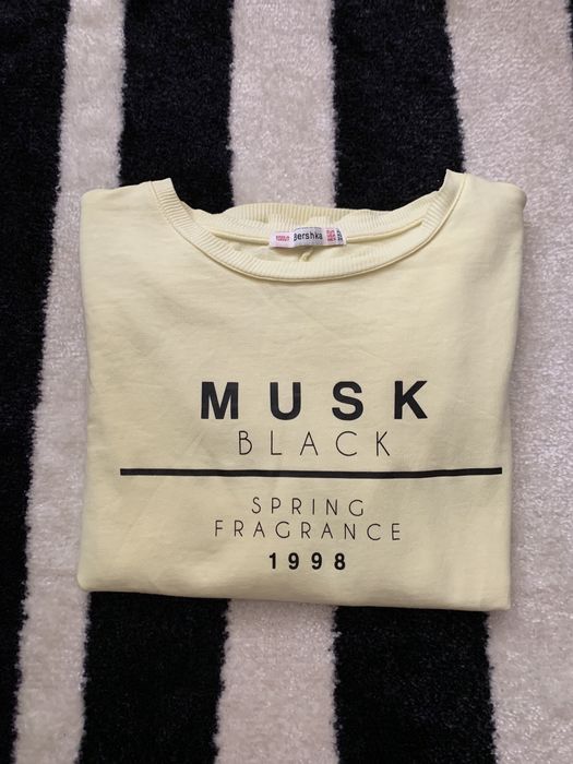 Żółta pastelowa bluza bershka z napisem xs 34