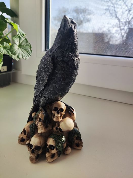 Продам. Статуэтка ворона
