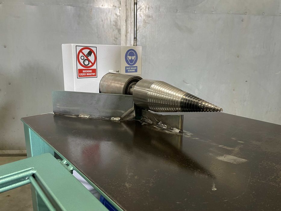 Łuparka świdrowa do drewna