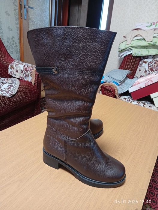 Чоботи жіночі, зимові, шкіряні, розмір 38
