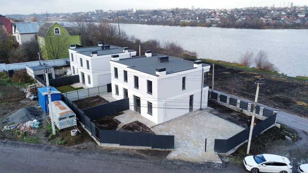 Продам котедж в місті