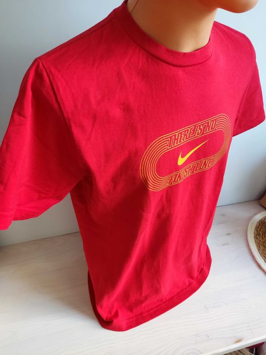 Koszulka Nike czerwona There is no finish line