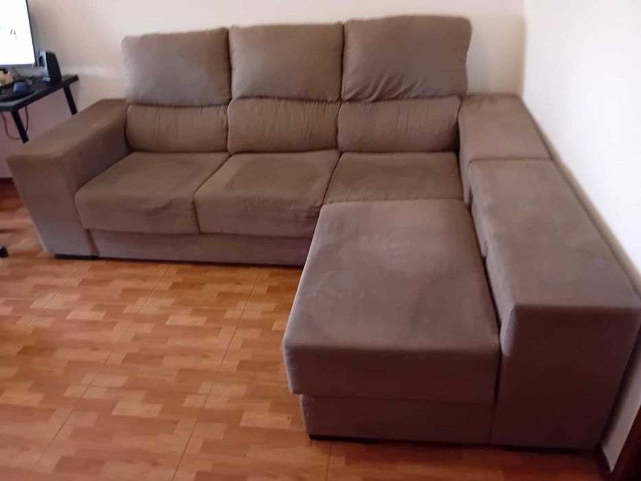 Sofá 3 lugares c/ chaise longue amovível, baú e 2 puffs!!!