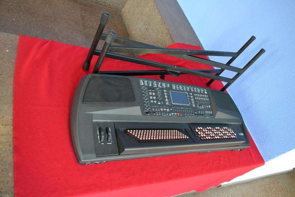 Ketron X8 Em Muito Bom Estado