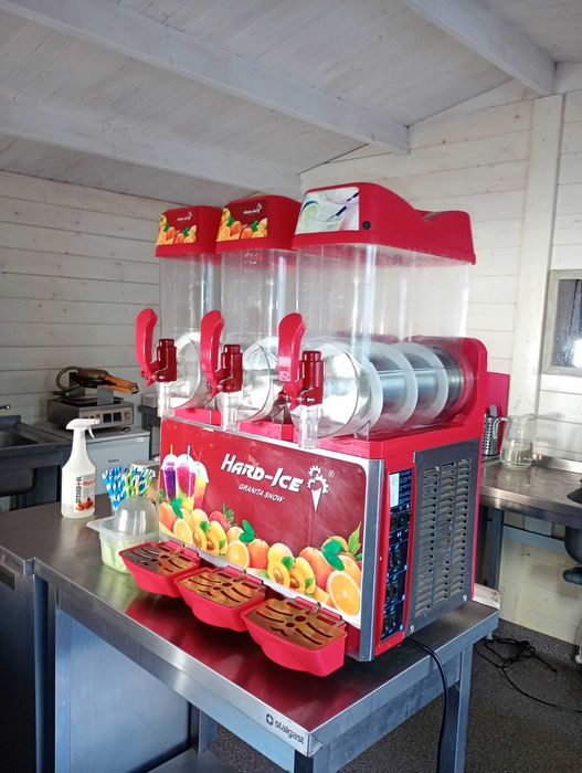 Domek gastronomiczny na lody + pełne wyposażenie (granita, gofry, maszyna do lodów)