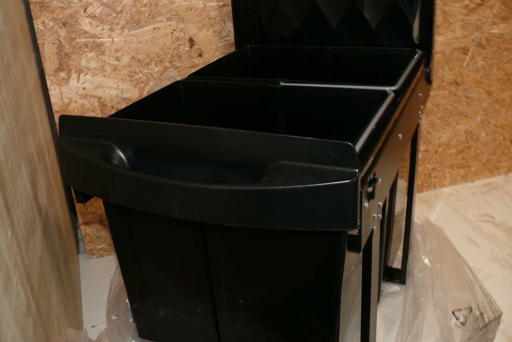 Caixote do lixo de cozinha
Capacidade do balde: 2 x 20 L