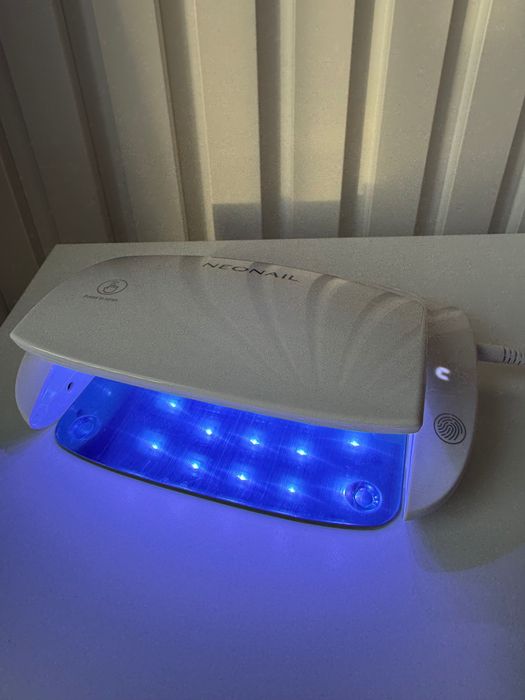 Lampa LED NeoNail Futuro Touch do manicure hybrydowego