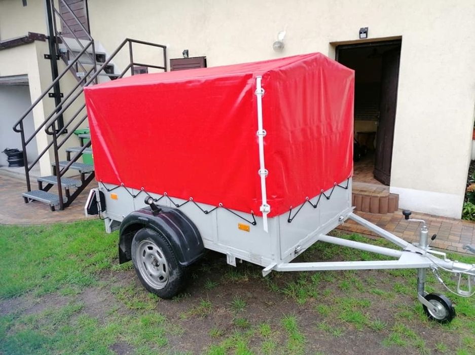 Plandeki, plandeka na przyczepkę samochodową.