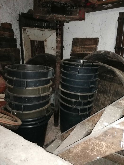 Vendo várias pipas de vinho