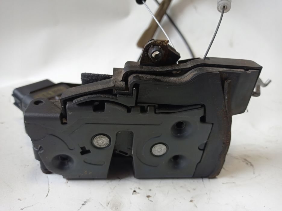 Замок двери левый перед mazda 3 3n6aa21813k