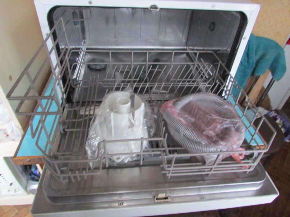 Продам посудомоечную  машинку INDESIT