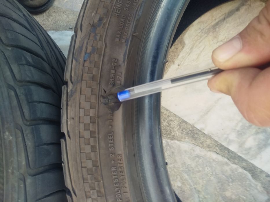 Um par de Pneus 205/45 R16