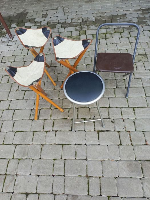 Krzesła rozkładane.