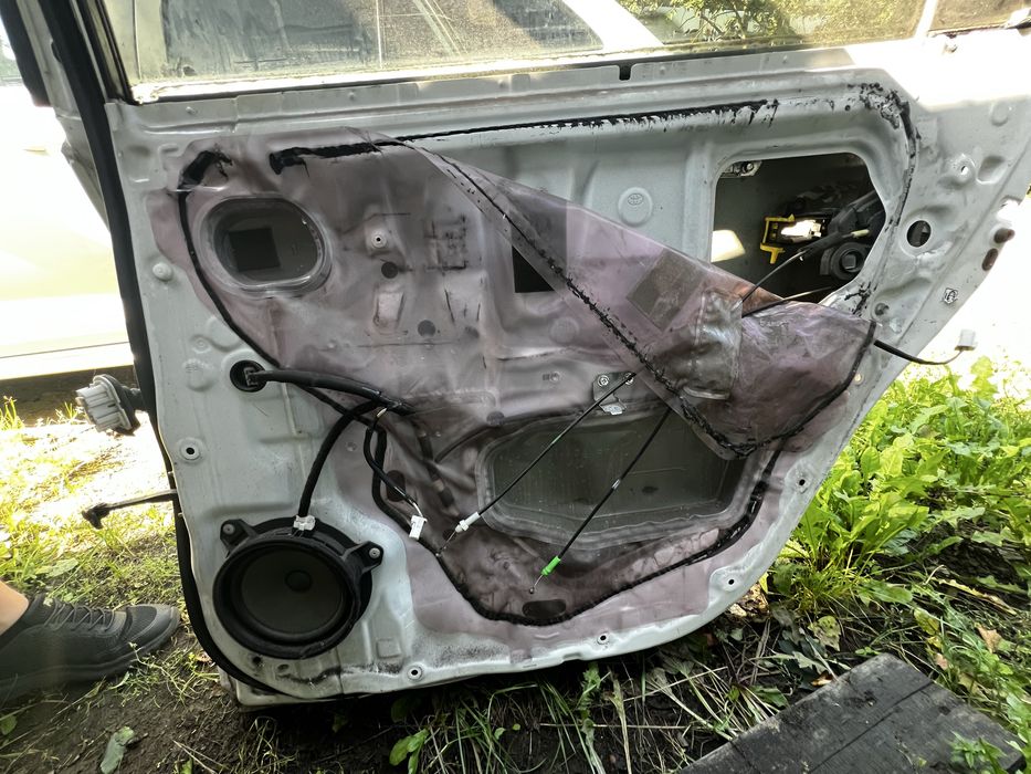 Drzwi prius plus prawe tylne 2014 białe