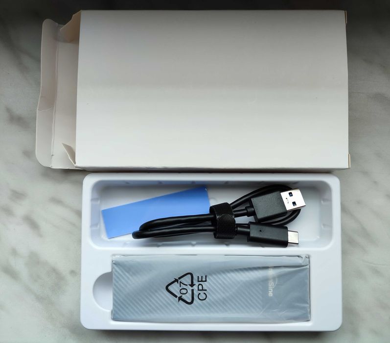 WD Blue SATA SSD 2TB. Dysk M.2 SATA + obudowa do dysku m.2.