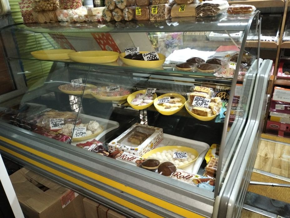 Продам бу мебель для магазину кондитерских виробів