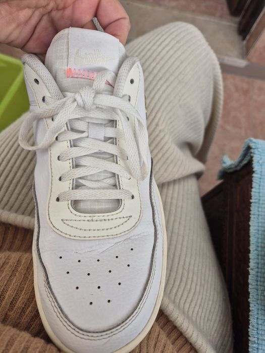 Sapatilhas Nike brancas, tamanho 40.