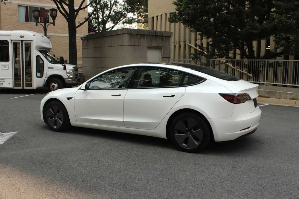 Tesla Model 3      2023