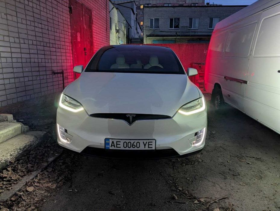 Продам власну Tesla model X 2017 року
