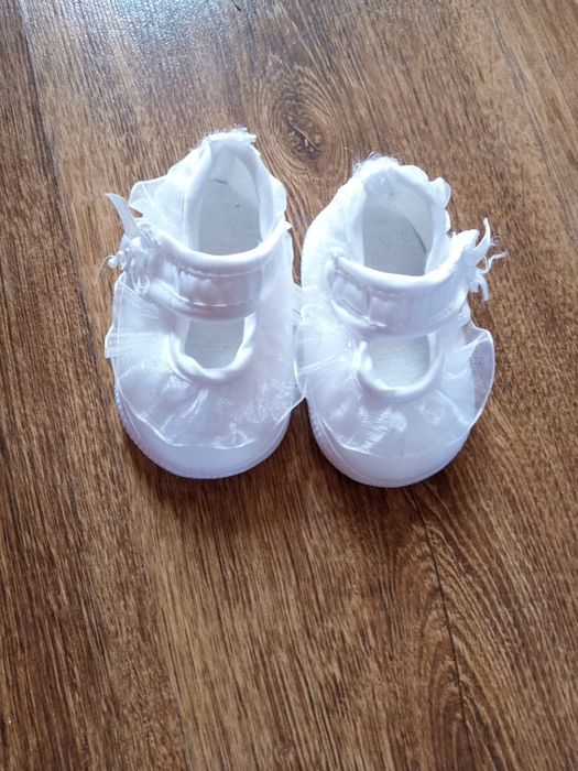 Biała tiulowa sukienka