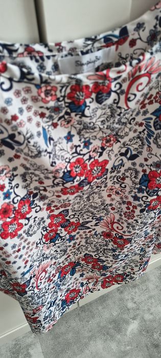 Bluzka plus size na ramiączka w kwiatowym 50