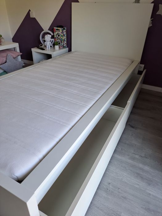 Cama MALM com 2 gavetas arrumação