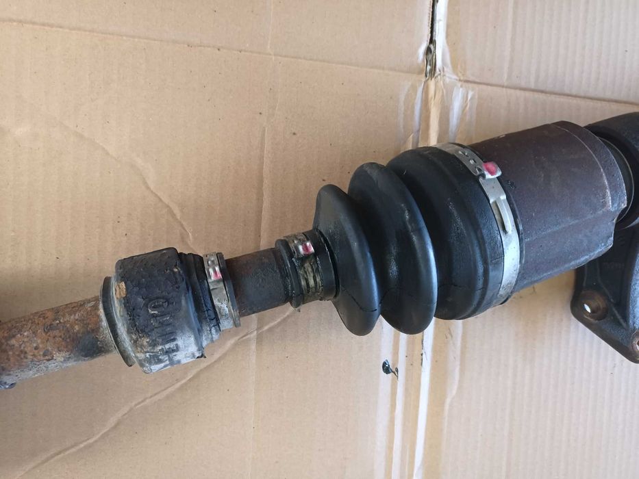 Półoś prawa przednia przód Hyundai ix35 2.0 dohc G4KD automat 4x4